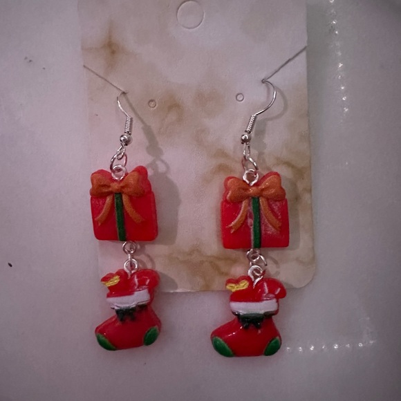 Adorable, Christmas present with the stocking dangled earrings (Handmade) - Picture 2 of 2